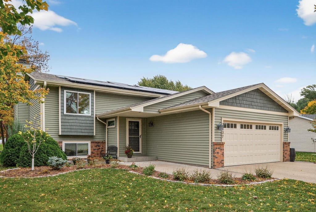 2337 Maxwell Lane, Chaska