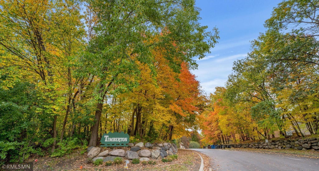 15805 26th Avenue N B, Plymouth