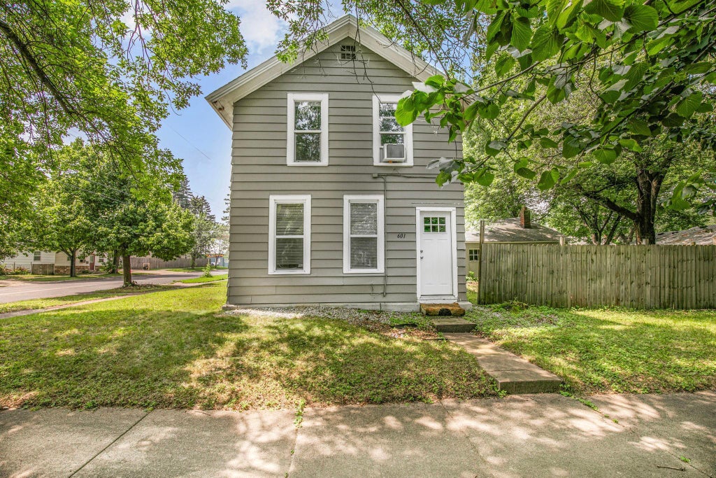 601 10th Avenue N, Saint Cloud