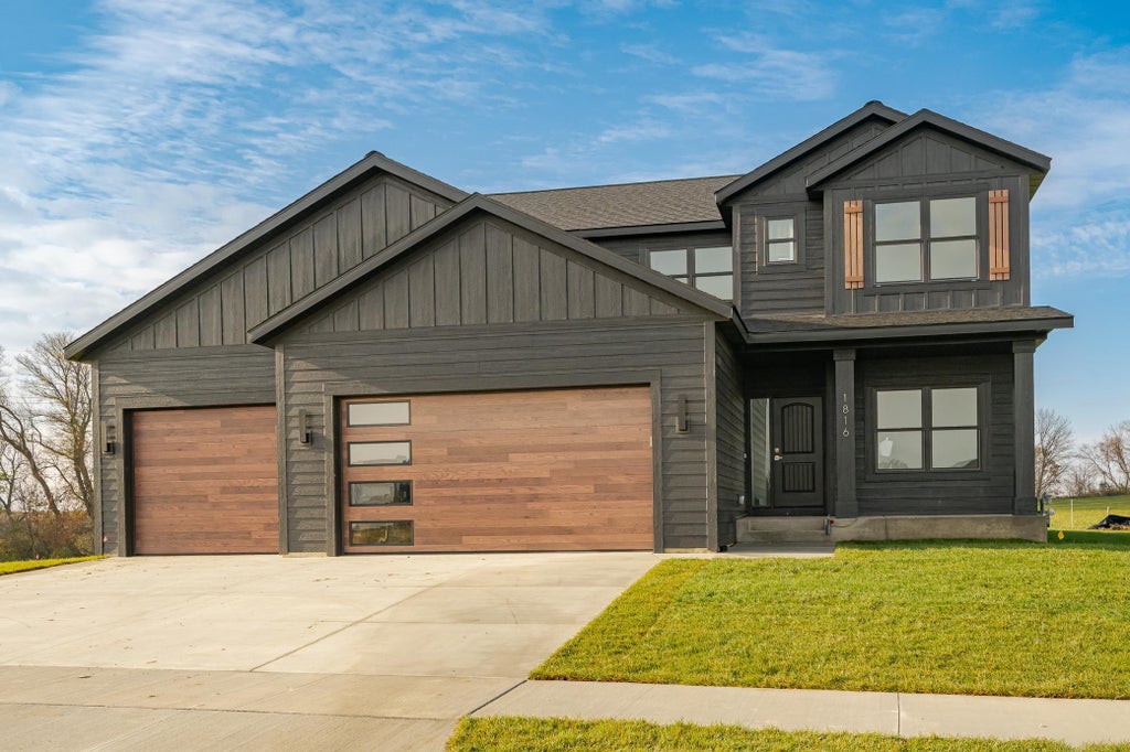 1816 Robinson Lane Ne, Byron