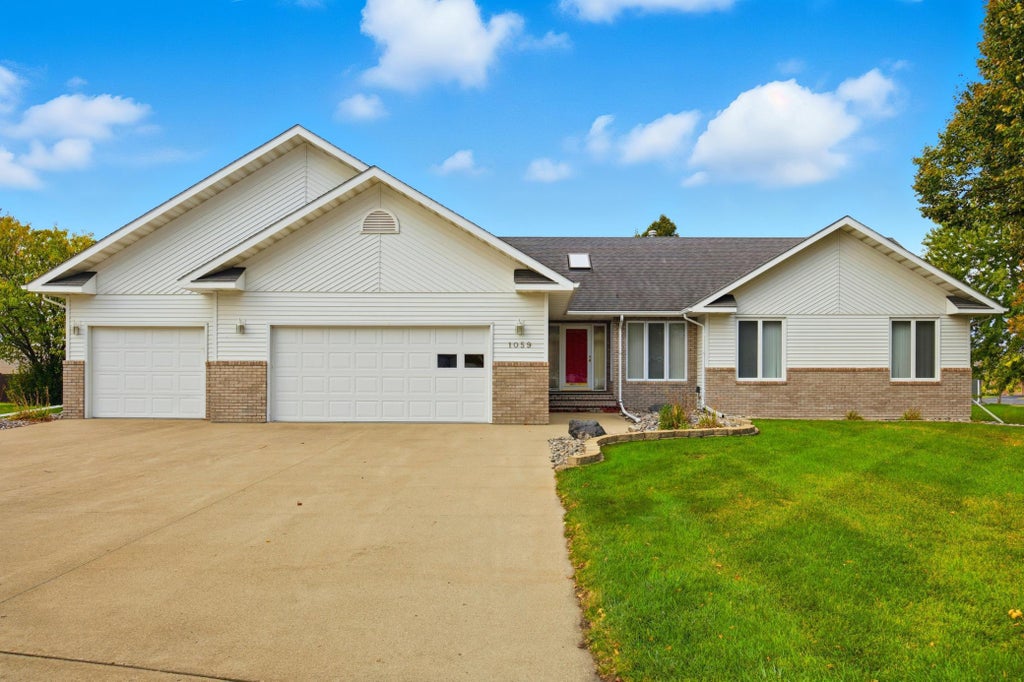 1059 Sommerset Place, West Fargo