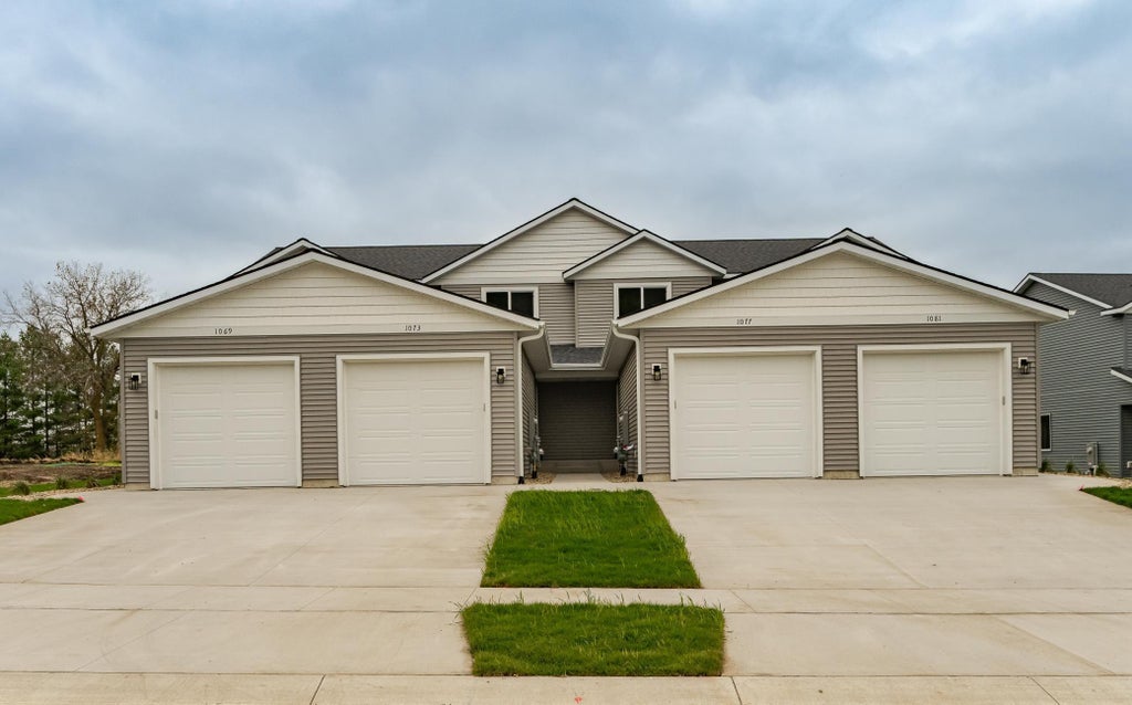 1077 Century Village Lane Ne, Rochester