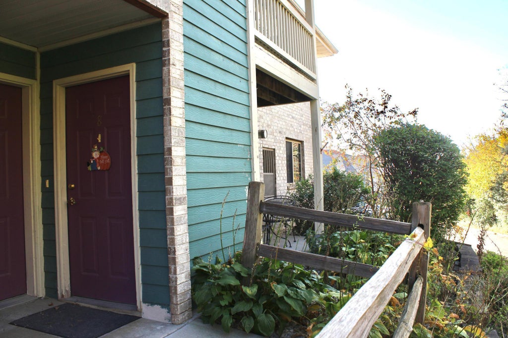 1872 Deerhaven Lane Ne 8, Rochester