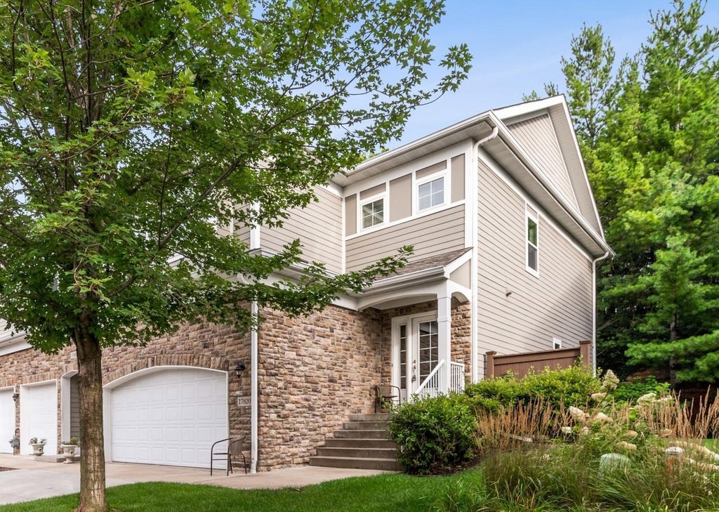 17820 Valley Cove Court, Deephaven