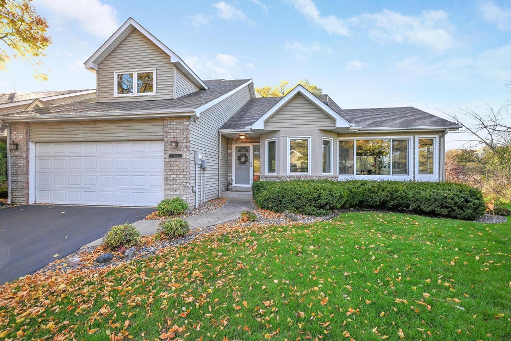 1064 Trenton Cir N, Plymouth