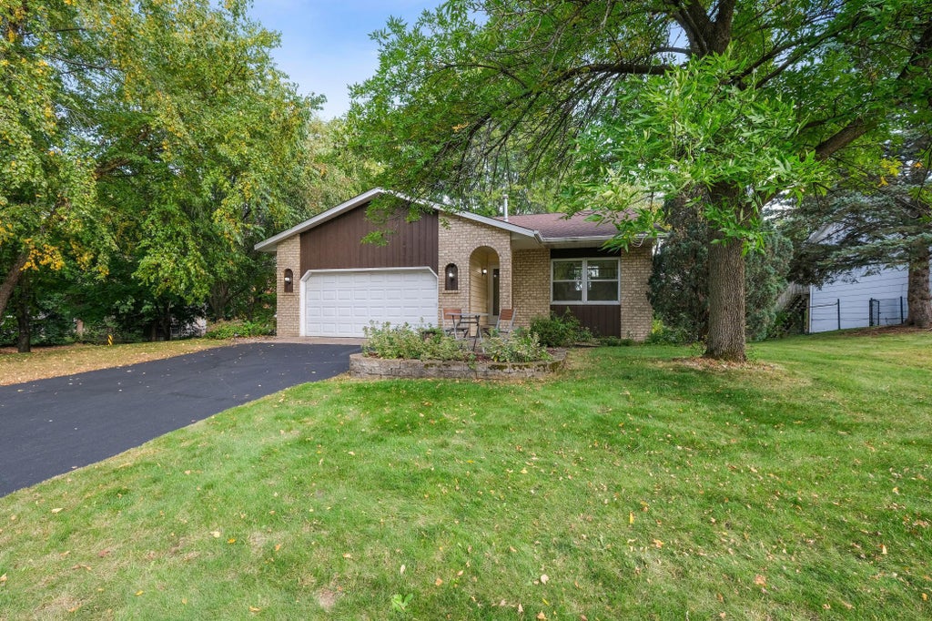 1329 Carriage Road, Woodbury