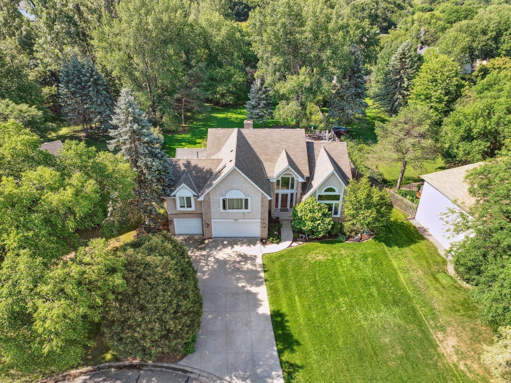 240 Cottonwood Drive, Vadnais Heights