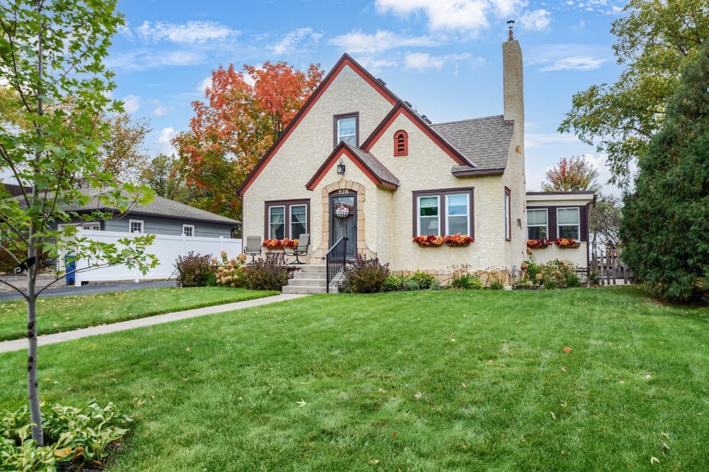 928 Main Street Nw, Elk River