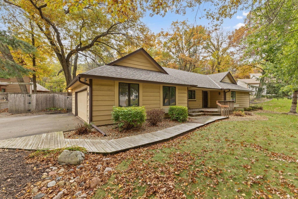 8000 132nd Court, Apple Valley