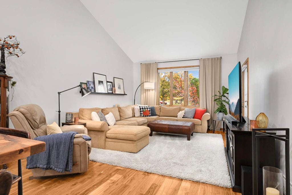 420 97th Avenue Nw, Coon Rapids