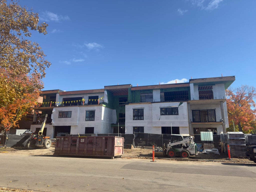 150 Broadway Avenue S, Wayzata