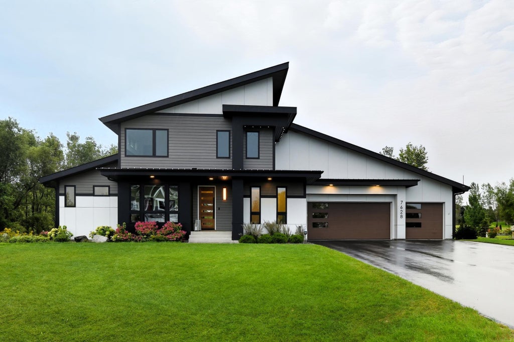 7628 Prairie Grass Pass, Credit River Twp