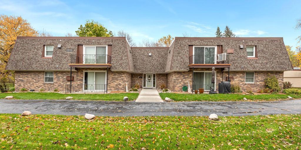 520 6th Avenue W 8, West Fargo