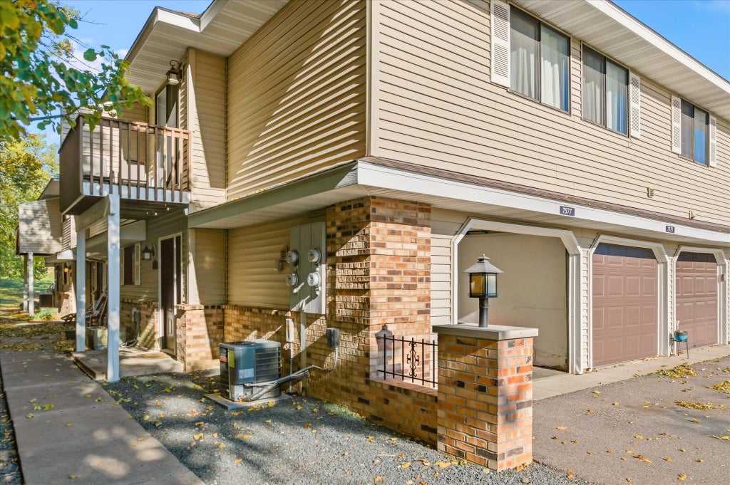 7577 Vinewood Court, Maple Grove