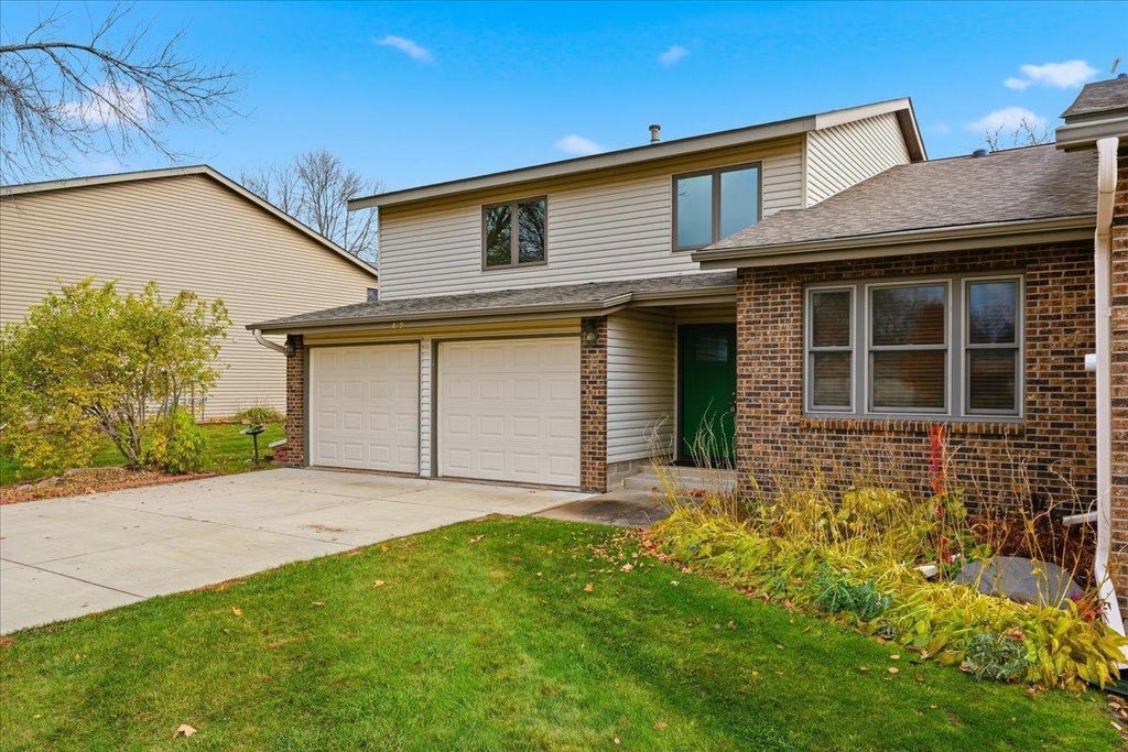 609 Pondhurst Drive, Amery