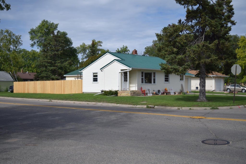 103 Pine Avenue N, Thief River Falls