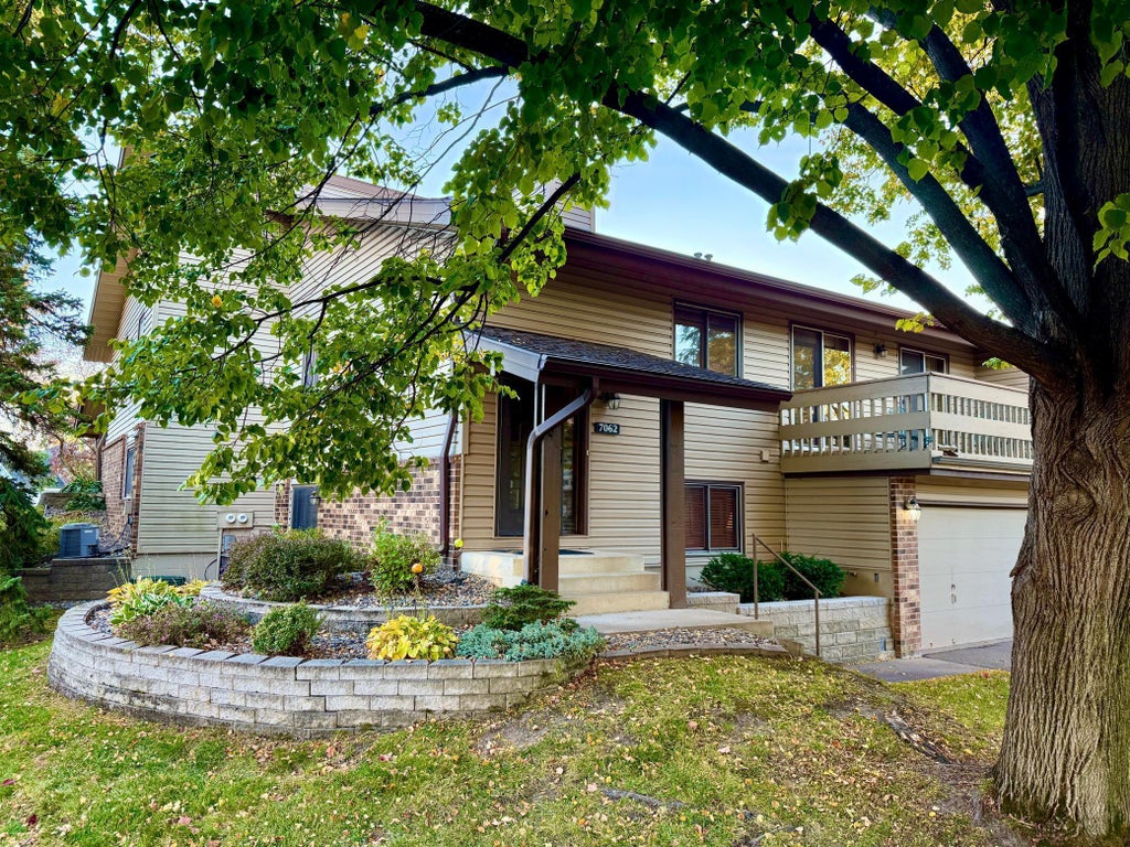 7062 W 113th Street 1, Bloomington