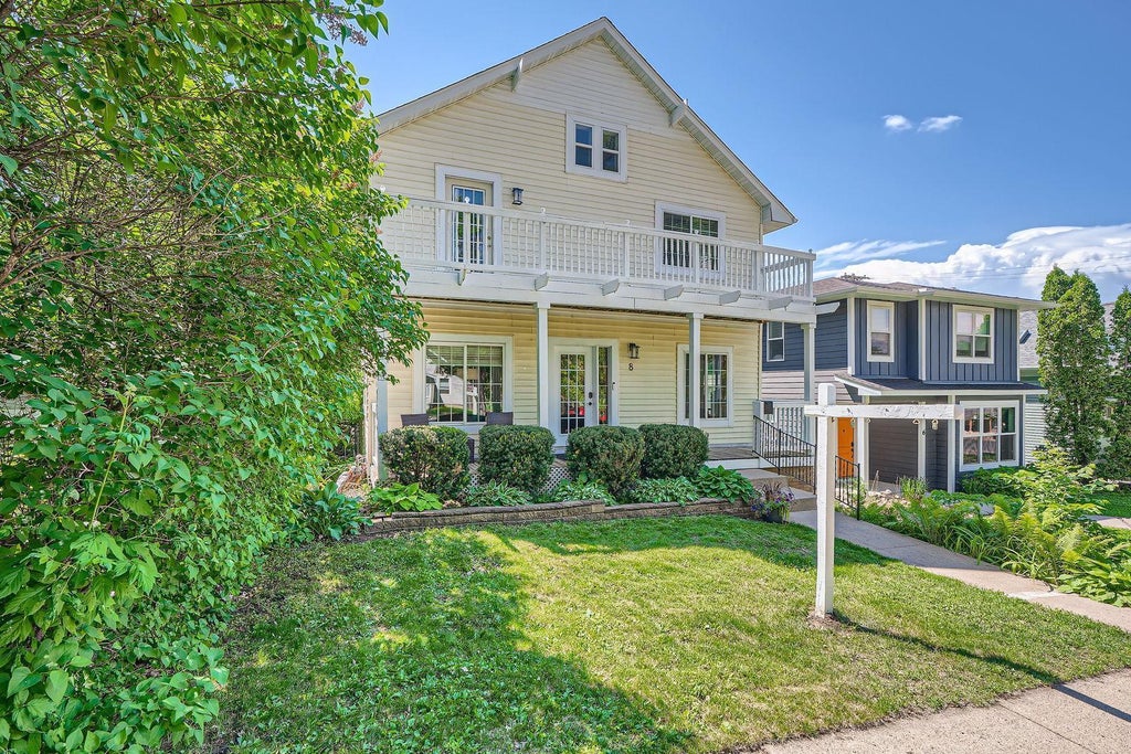 8 Queen Avenue S, Minneapolis