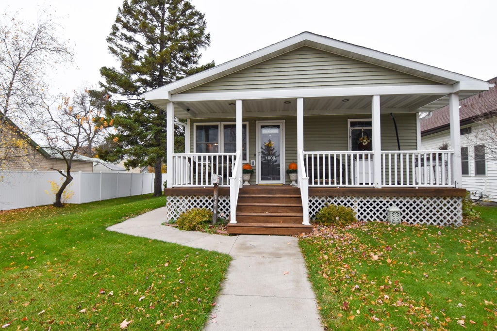 1009 Knight Avenue N, Thief River Falls