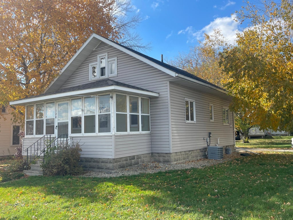 120 N Main Street, Pine Island