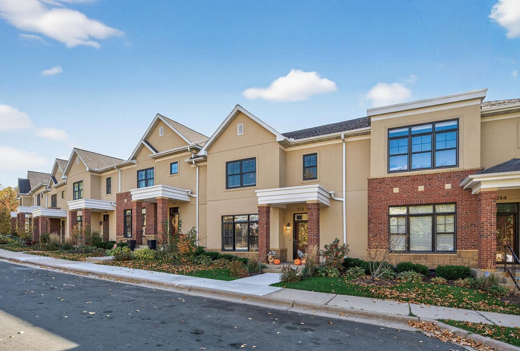 712 Linden Street, Mendota Heights