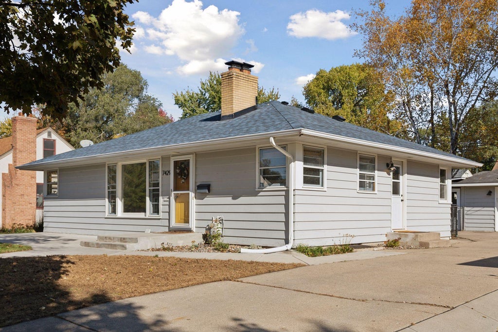 7429 Clinton Avenue, Richfield