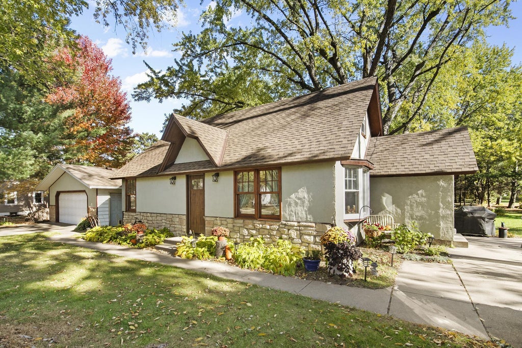 6924 Lakeview Drive, Lino Lakes