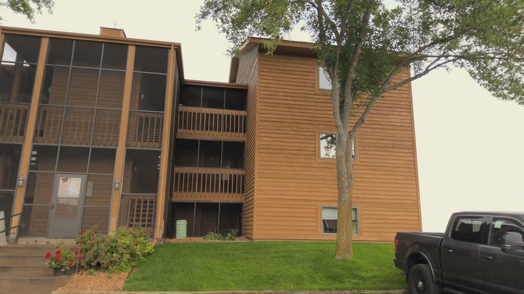 10490 Us Hwy 169 301, Garrison