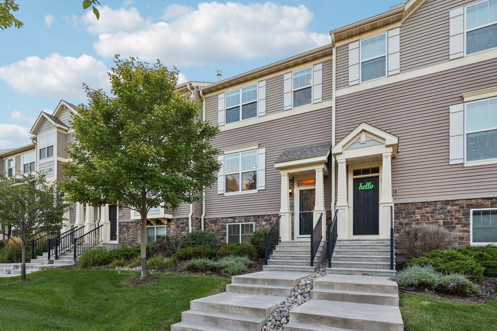 8933 Sw Village Loop, Chanhassen