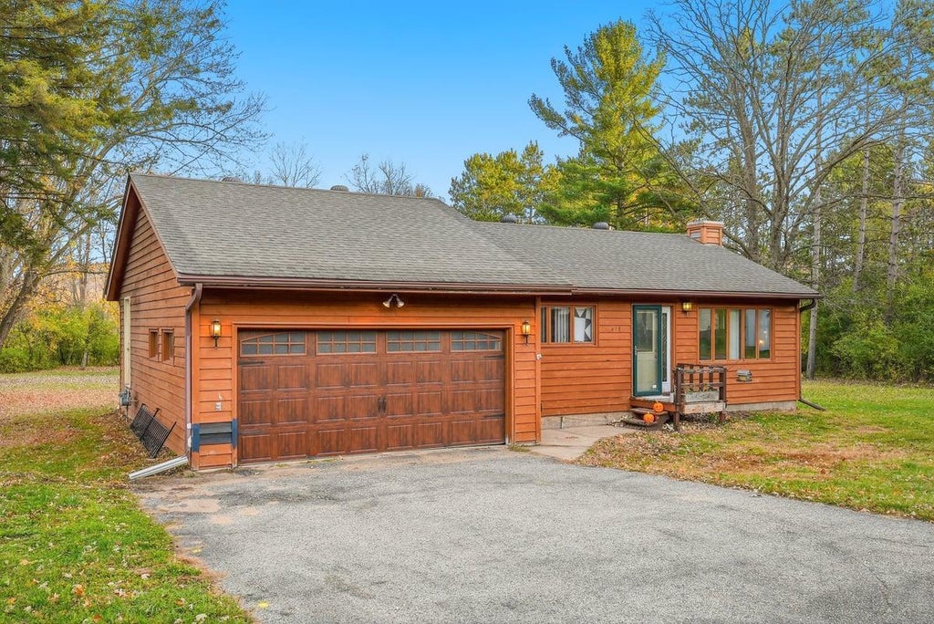 418 Springer Avenue, Elmwood