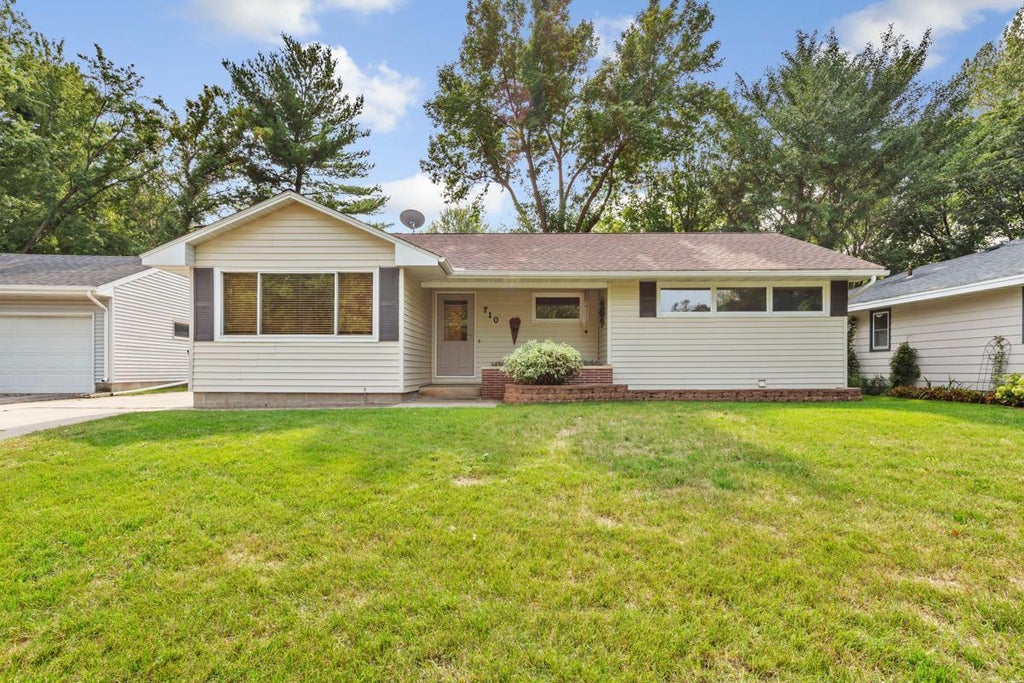 710 Upper Johnson Circle, St Peter