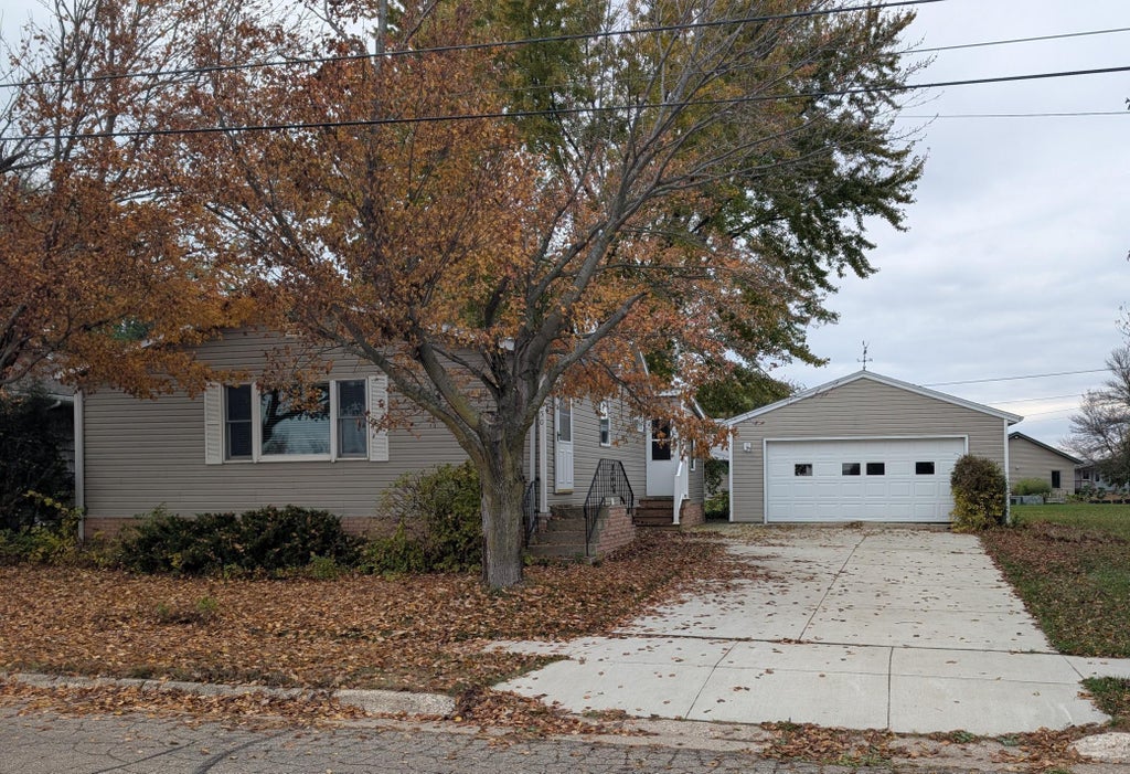 150 Mason Avenue, Alden