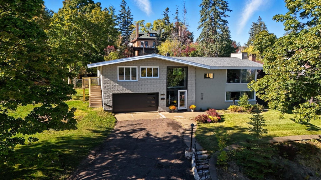 2525 E 1st Street, Duluth