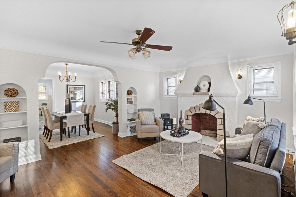 4344 Irving Avenue N, Minneapolis