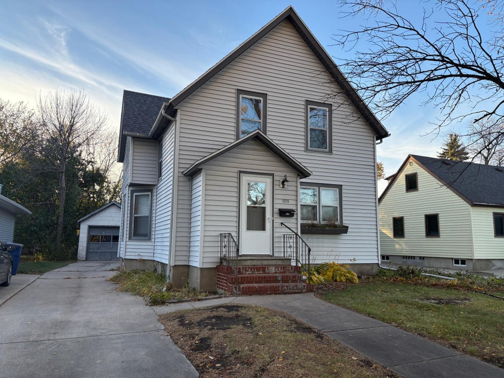 1215 6th Street S, Moorhead