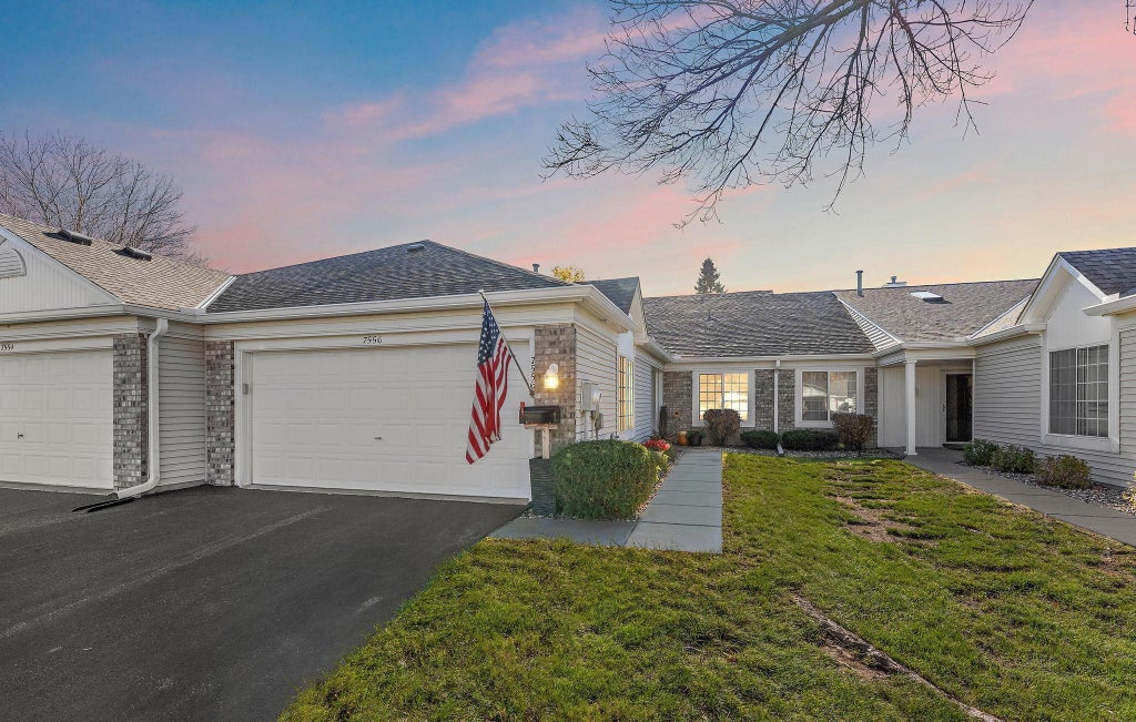 7556 Ojibway Park Bay, Woodbury