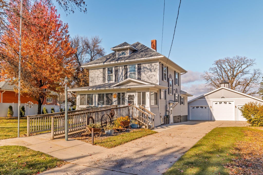 905 E Lake Street, Osakis