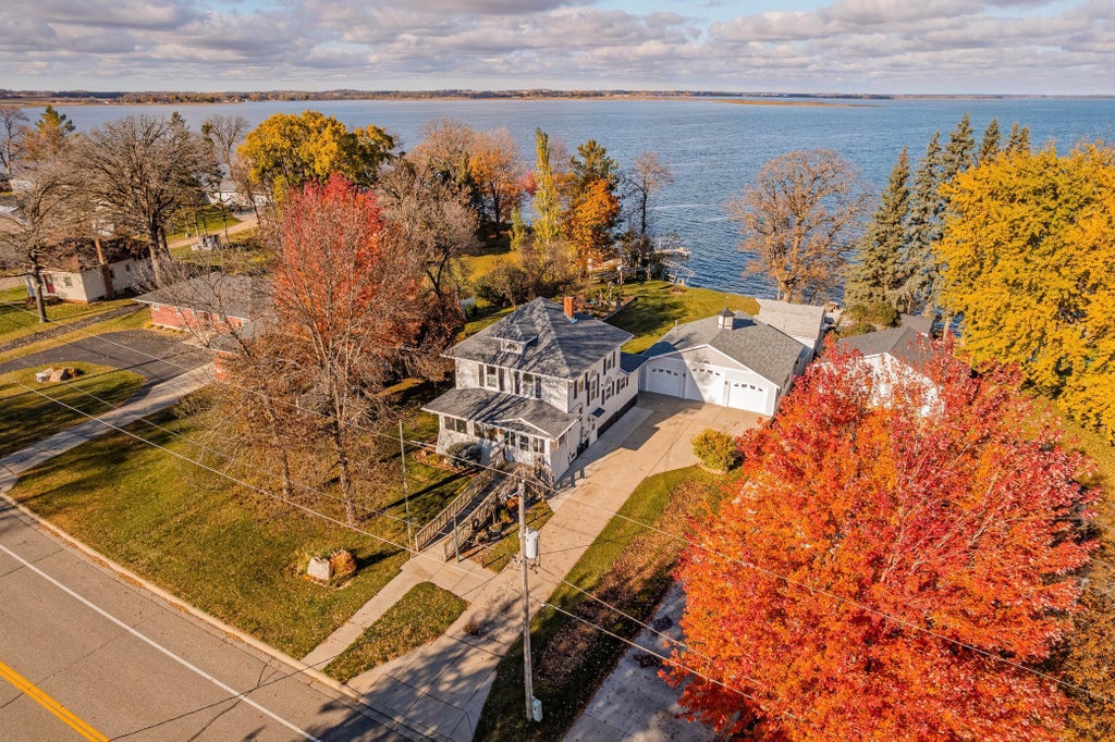 905 E Lake Street, Osakis