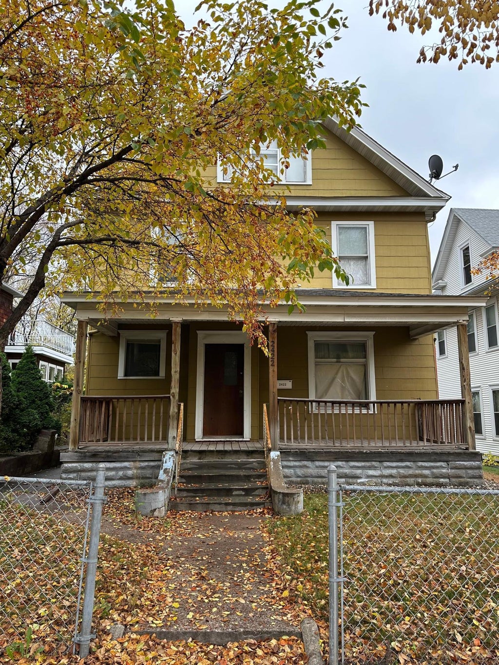 2422 Lyndale Avenue N, Minneapolis