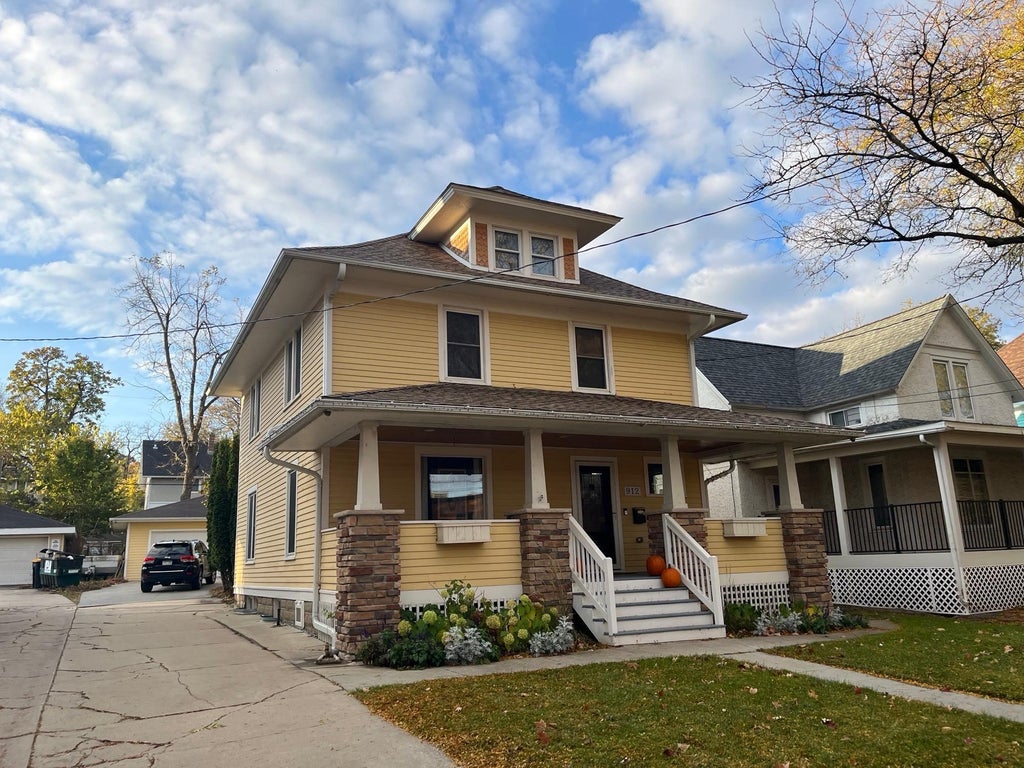 912 Center Street W, Rochester