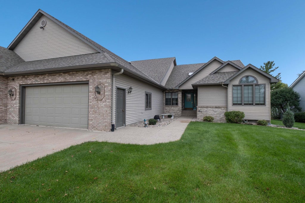 109 Teton Court, Mankato
