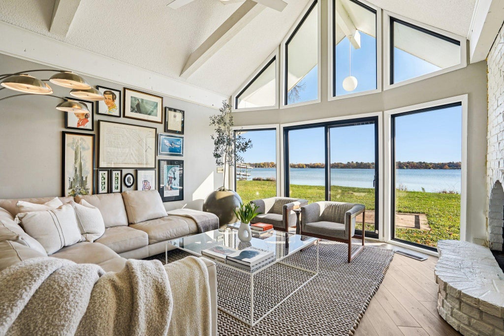 5432 Lake Avenue, Shoreview