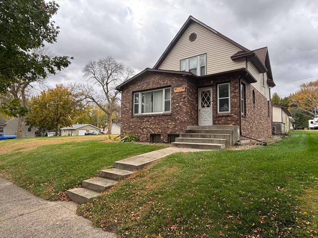 219 S 9th Street, Montevideo