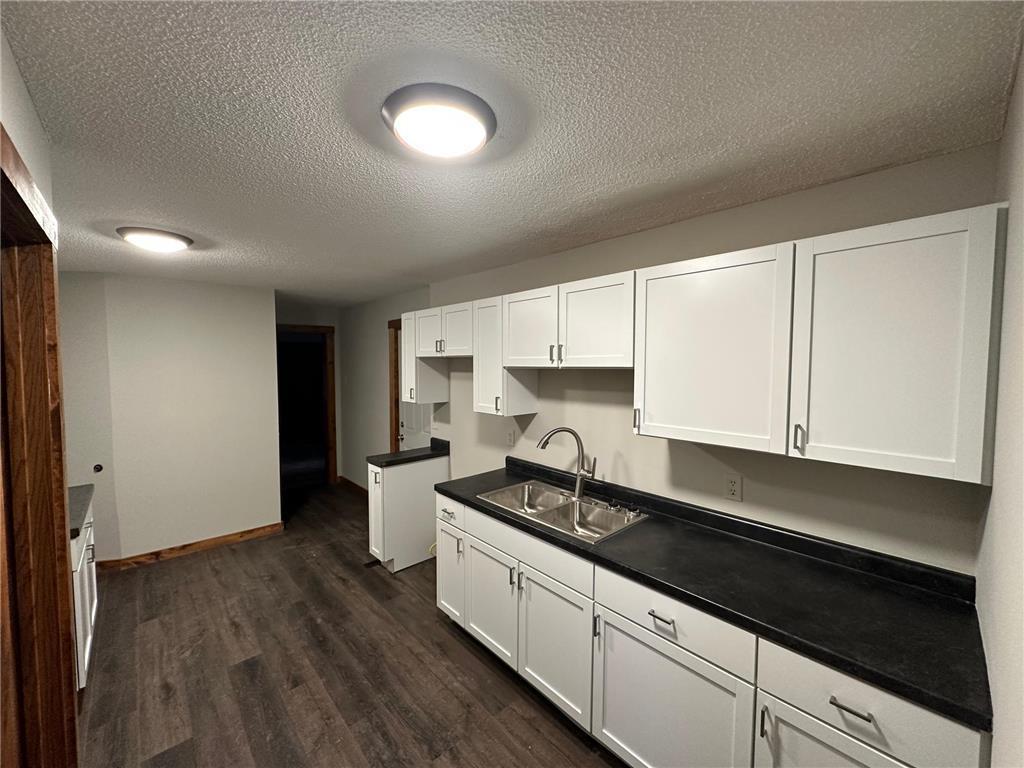 524 Bluff Street Ne, Hutchinson