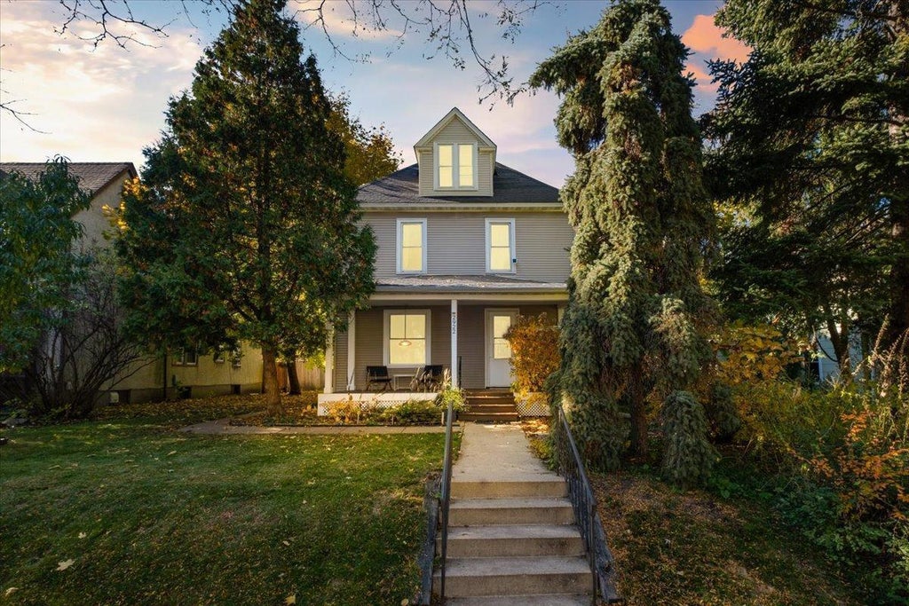 2922 33rd Avenue S, Minneapolis