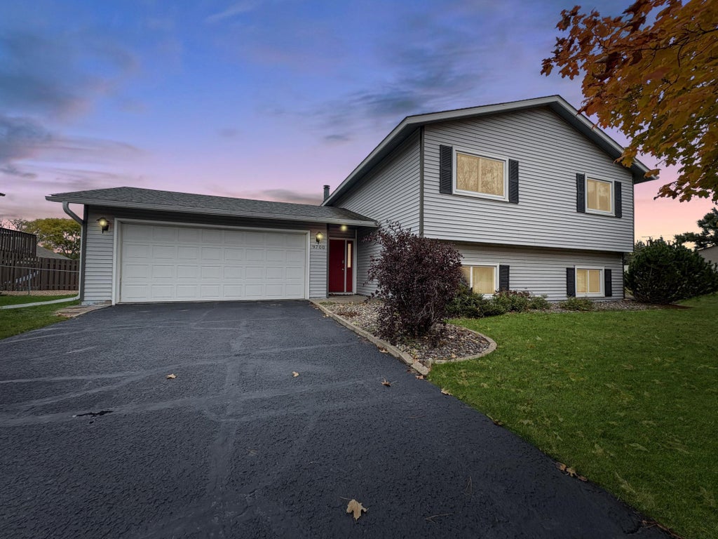 9700 Thomas Avenue N, Brooklyn Park