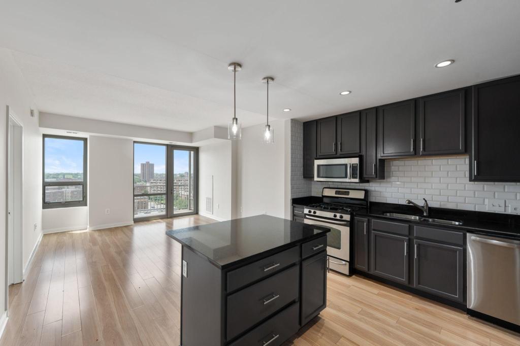 929 Portland Ave 907, Minneapolis