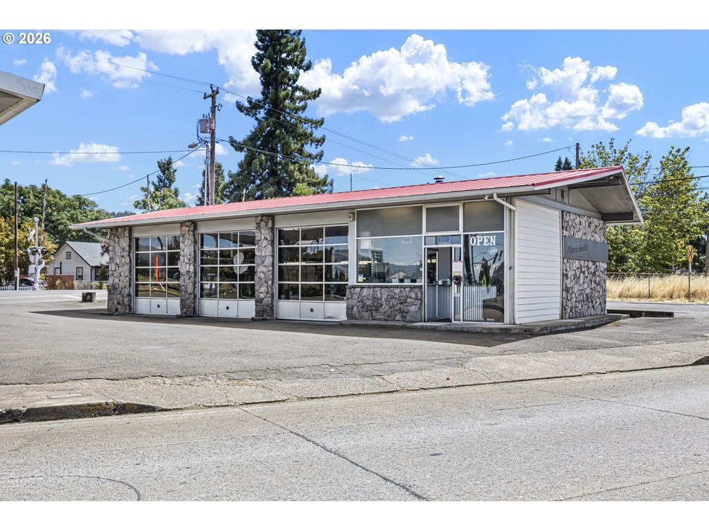 518 Hwy 99, Cottage Grove