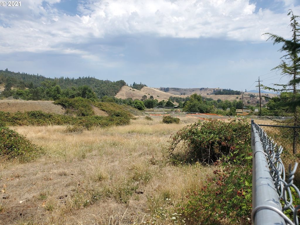 Quarry Rd, Roseburg