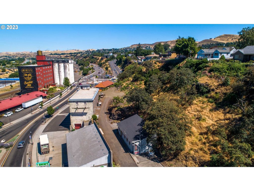908 E 2nd St, The Dalles